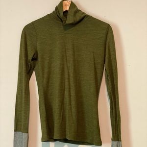 Prana turtleneck size medium